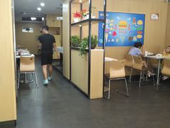 大堂-华莱士·全鸡汉堡(艳粉店)