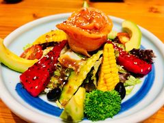 三文鱼牛油果沙拉-吟松日式料理(莘庄店)
