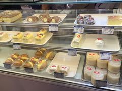 -白玉兰食品甜凤店(合生汇店)