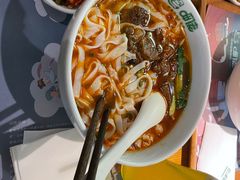招牌红烧牛肉米粉-呷佬·长沙手工米粉(金沙江路店)