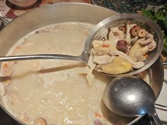 -尚尚仙·酸汤猪手·猪肚鸡火锅(华联万柳购物中心店)