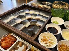 -围炉肉舍•炭烤活鳗•丹东海鲜烤肉(步行街店)