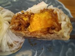 蛋黄芝士纸皮烧麦-鑫震源·苏式大虾生煎(山塘街店)