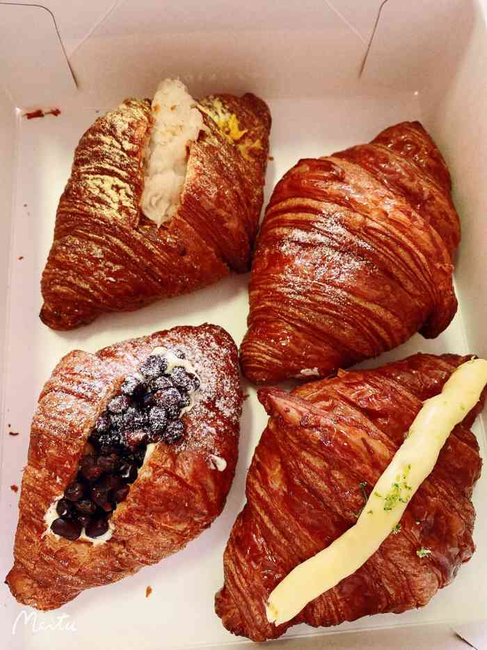 八月堂(静安大悦城店)-"可颂面包 种类繁多 五一假期期间买四送二.