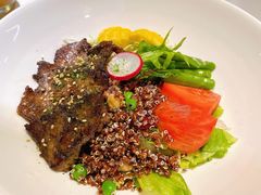 烤牛肉鲜蔬波奇碗-西堤厚牛排(昆山店)
