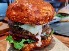 双蛋指椒牛肉汉堡-魏斯理汉堡(西安沣东吾悦店)