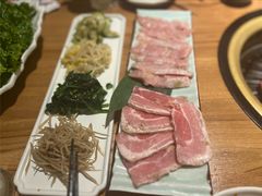 黑毛猪两种拼盘-炼火烤肉店