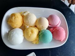 -莓园冰淇淋店