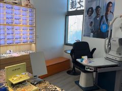 -天空之镜眼镜店蔡司依视路配镜授权零售店(望京颐堤港店)