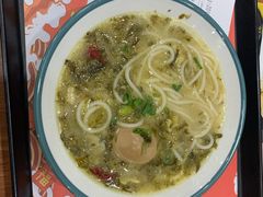 酸汤肉丝米粉-老娘舅(西湖文化广场店)