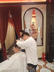 -东方先生国潮男士理发馆