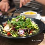 没在主道上，深藏于一家小巷，门脸一般