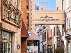 -鲁邦国际风情街(麦世达韩国精品百货店)