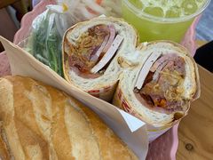 -Bánh Mì Huynh Hoa