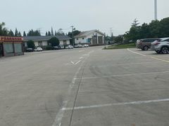 -平望服务区·停车场