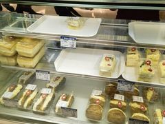 -白玉兰食品甜凤店(合生汇店)