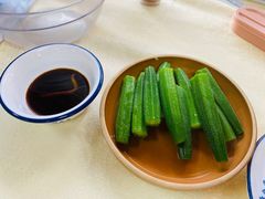 -猪三哥肥肠鸡川菜小炒