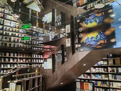 -钟书阁(群光广场店)