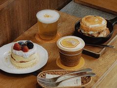 杂莓酸奶油松饼-無早咖啡