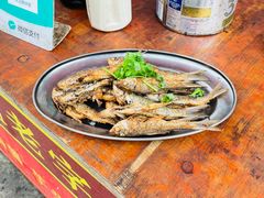煎鲮鱼仔-文记煲仔饭