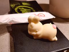 呆萌可爱兔子形慕斯-海底捞火锅(河东万达广场店)