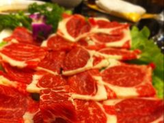 顶级肥牛&nbsp;牛肉粒儿是送的-官也街澳门火锅(新源里店)