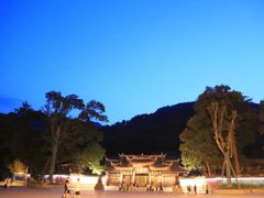 -峨眉山报国寺