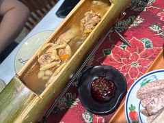 -刘姐啤酒鱼民族演艺餐厅(西街总店)