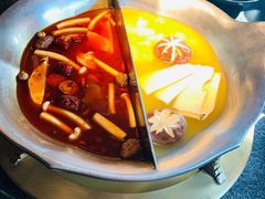 台式麻辣花胶鸡鸳鸯锅-湊湊火锅·茶憩(世博大道店)