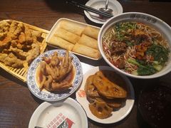 -爆炸头阿姨小四川正宗川味小吃(无任何分店)