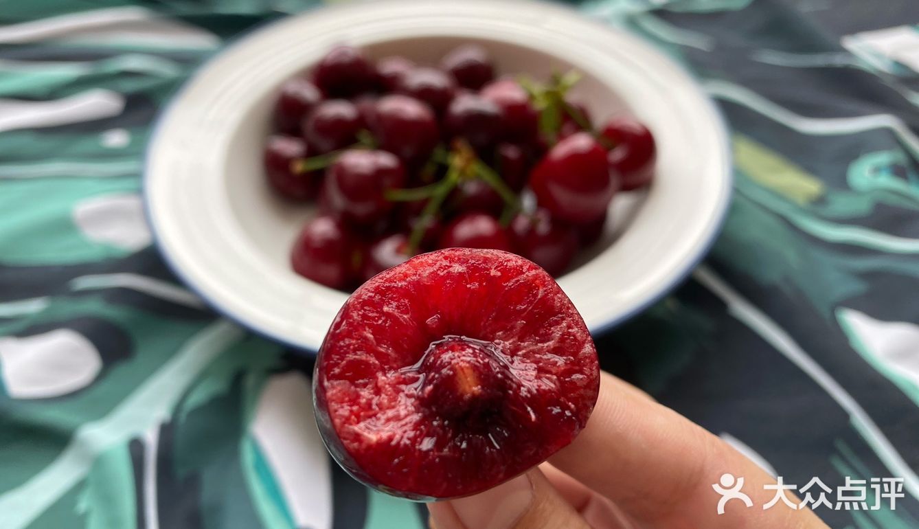 又不像车厘子那样除了甜没有别的味道