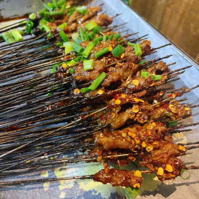 胡姥陆铁签烤牛肉-"位置就在青云路夜市一条街上,但是现在青云.