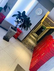 -PE SALON