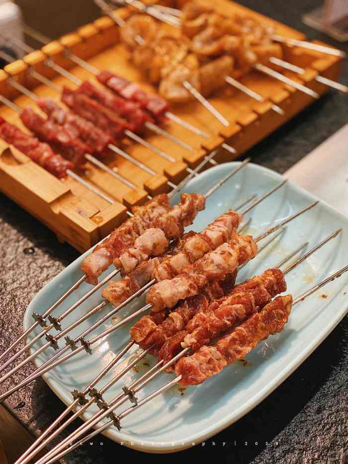 三石东北烧烤·老北京铜火锅-"[薄荷]环境:桌子不太够,人多可能需要.