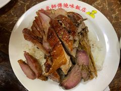 烧肉烧鸭双拼饭-陈光记烧腊店(罗保博士街店)