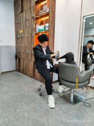 -艺格造型染发烫发