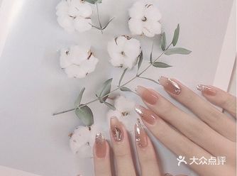 超温柔清透气质的裸色美甲 今天终于出门啦 去做了一个