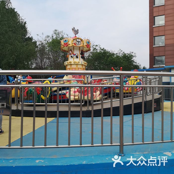 小河沿万泉公园游乐场
