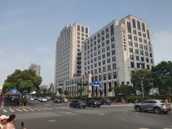 -苑苑发型设计