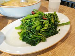 呛炒空心菜-遇见小厨·北京烤鸭·江湖菜·川菜(广福桥店)