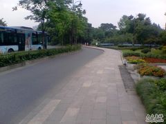从这里左转进去龙井村-龙井壹号·茶缘山景宴(龙井村店)
