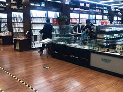 -新华书店(泉城路店)
