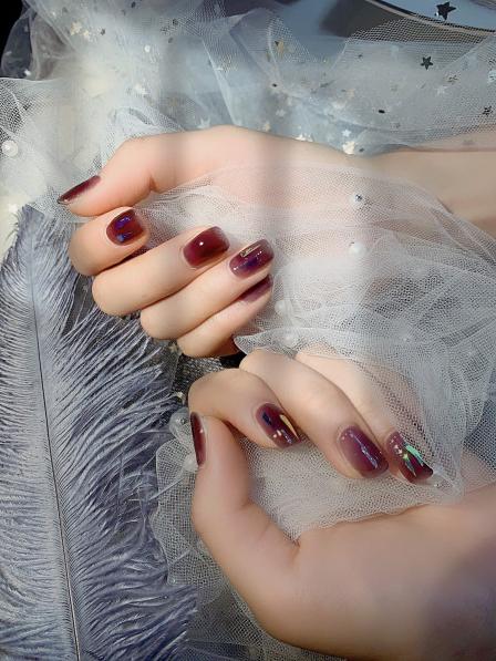 对了   还要多多感谢各位美甲小姐姐和老板的 服务和拍照