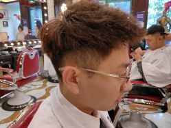 -东方先生国潮男士理发馆