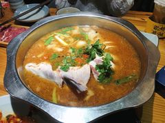 -野山舂·贵州现舂酸汤火锅(鸿通城店)