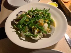 温热海鲜沙拉配牛油果-Mercato莫卡多露台餐厅与酒吧(K11店)