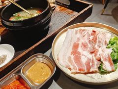 -围炉肉舍•炭烤活鳗•丹东海鲜烤肉(步行街店)
