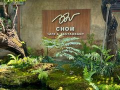 -Chom Cafe and Restaurant