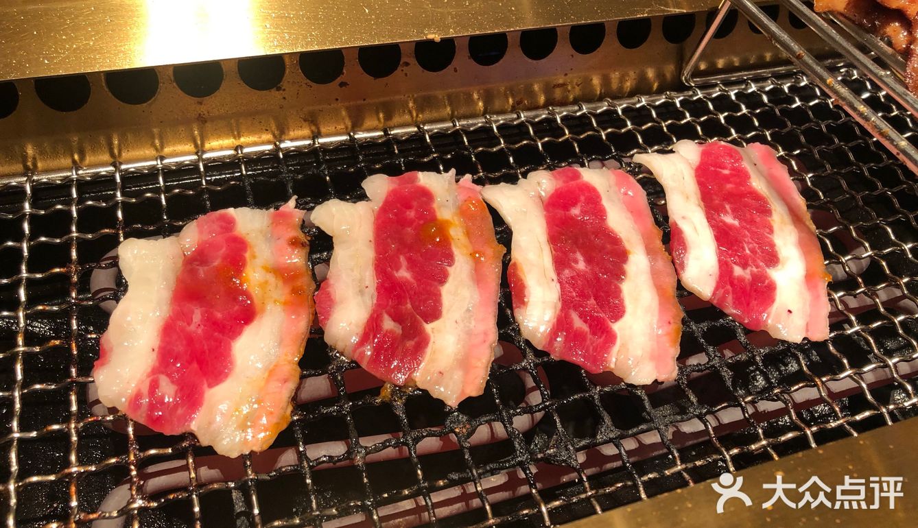 到就坐后服务女生及时的服务，无论是加料，换盘