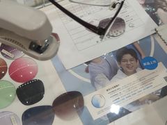 -美式眼镜·授权蔡司.依视路.尼康.豪雅.明月(人民广场店)